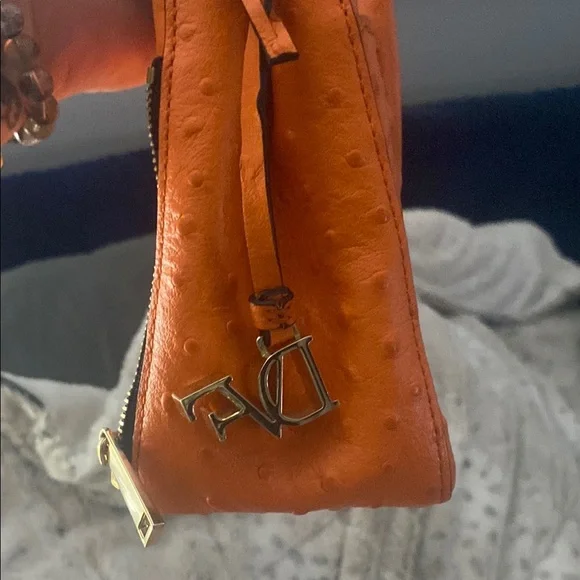 🧡 Adorable DVF Bag!! 🧡 Perfect for Spring!! 🧡 - Picture 6 of 16